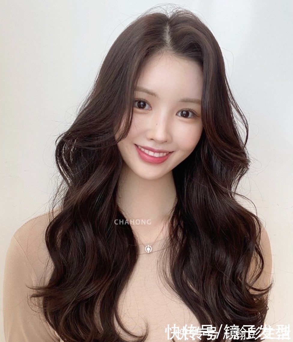 新年 新年发型别再乱剪了,这才是当下最火的发型,无论长短都很心动