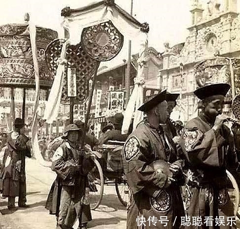 老照片|外国人拍下的老照片：清朝贵族小姐出嫁全过程，新娘打扮很别致！