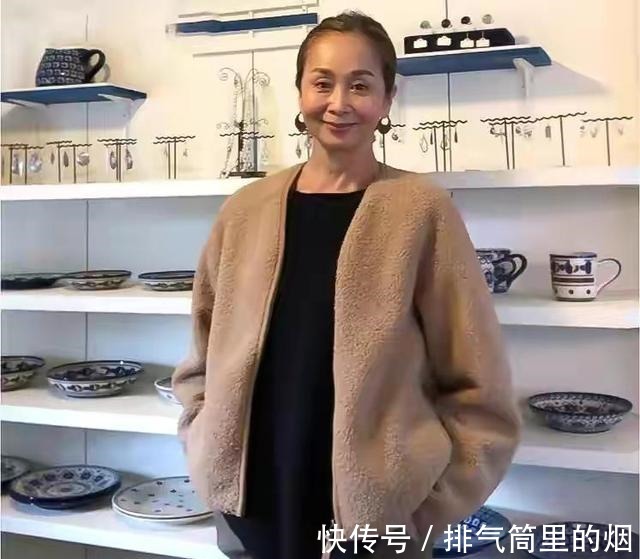 圆领衫 一位60岁的日本奶奶凭穿搭火了，穿衣简单又日常，气质不输年龄！