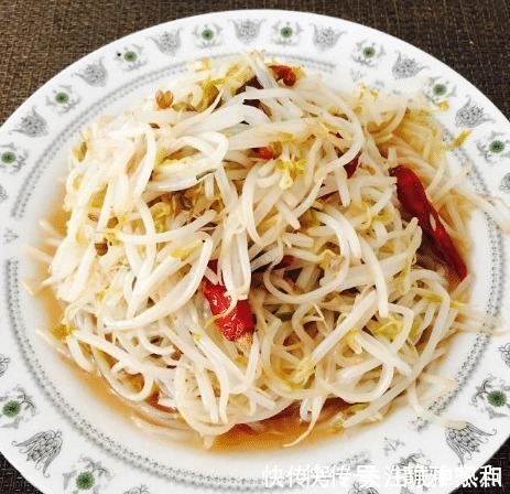 可口|炒豆芽时，豆芽不要直接下锅炒，学会这一招，豆芽出锅清脆可口！