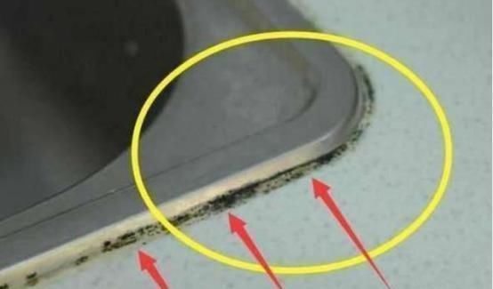玻璃胶总是“发黑长霉”教你1招,马上就能变干净,还能除菌