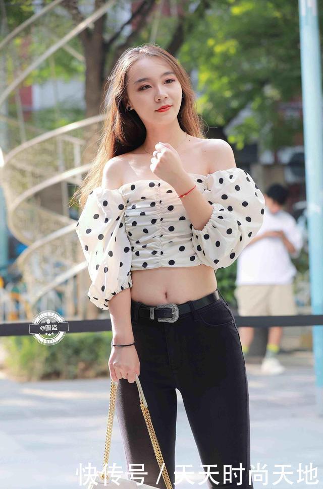 白色|华丽典雅的打底裤穿搭既时髦又有腔调,打造简约的时尚,青春活力