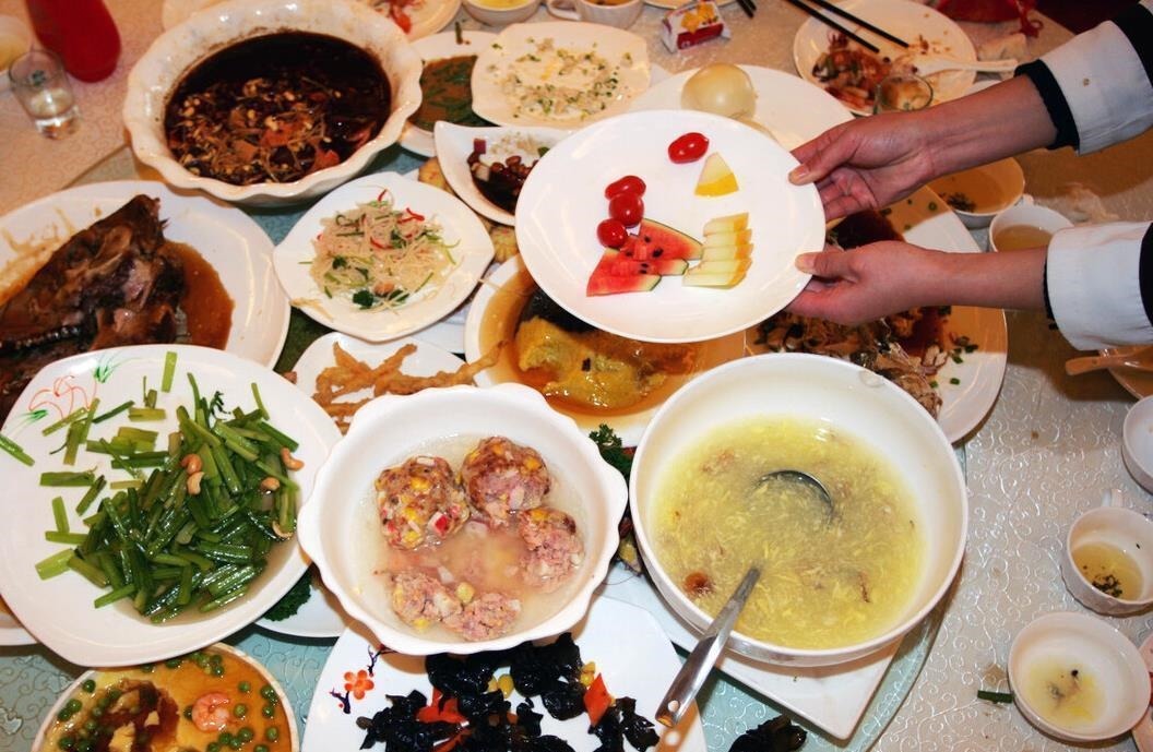 积食|7岁男童积食不长个,提醒各位家长3类“毒晚餐”别再喂孩子