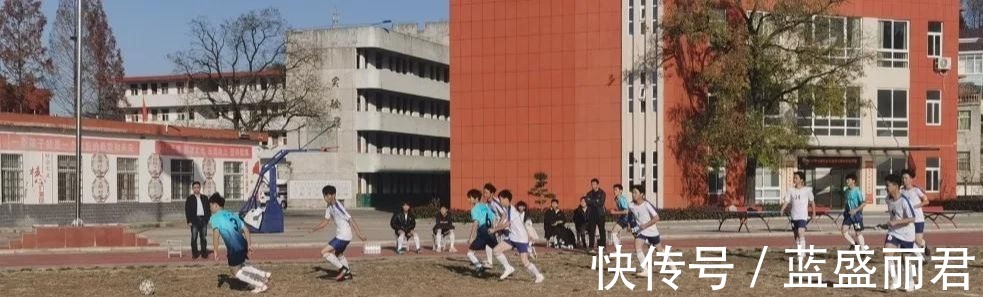 沙窝镇|新县沙窝镇初级中学与八里畈镇初级中学举行足球联谊比赛!
