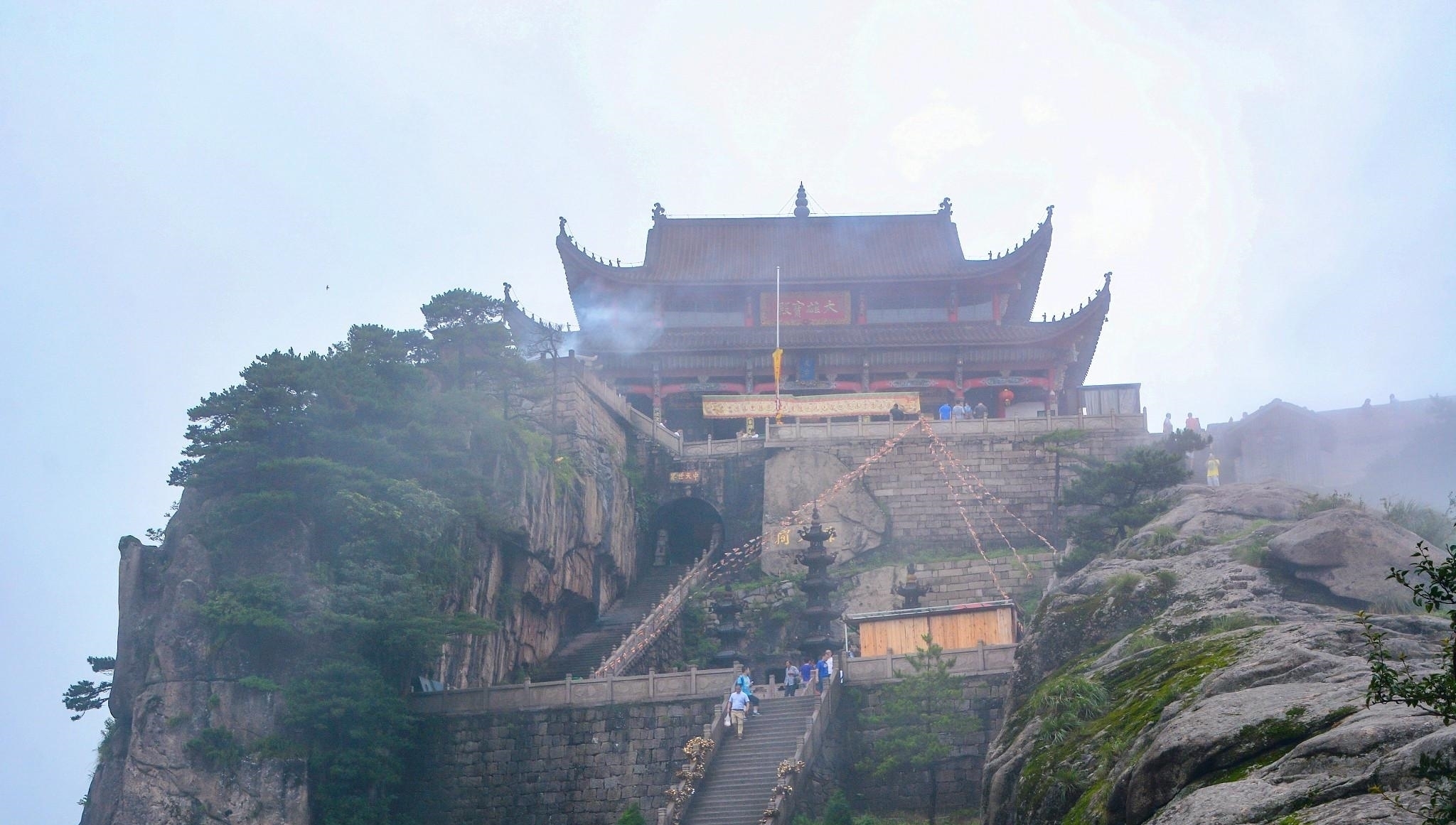  寺庙|地藏王菩萨真身修行处，1306米山巅的寺庙，建成年代至今成谜