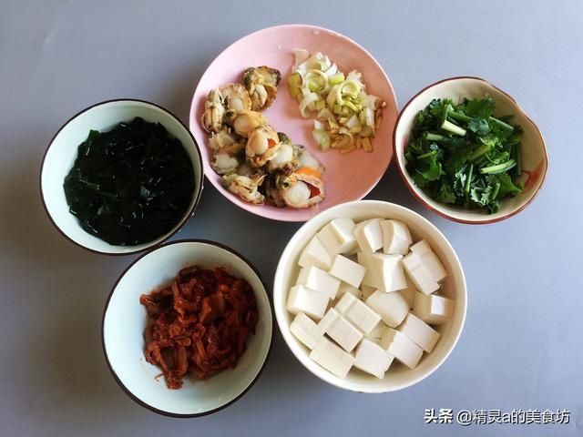 天冷,这一碗汤别错过!4样食材8分钟端上桌,汤鲜美味好喝极了