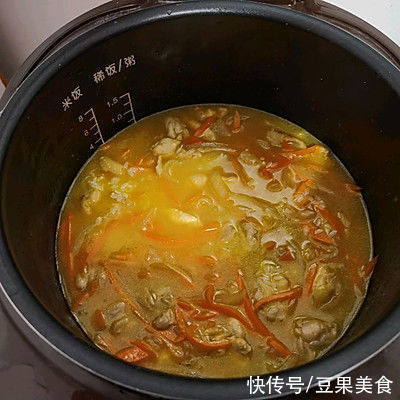 胡萝卜|网红一人食?电饭锅鸡肉抓饭，简单快手超美味