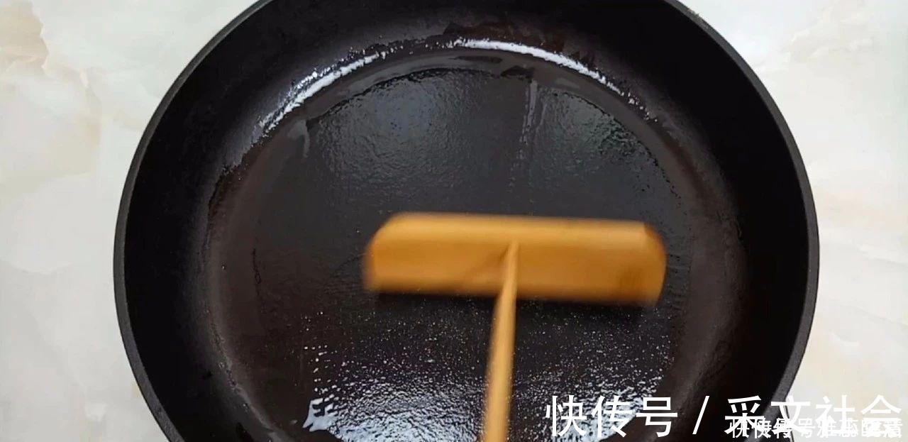 口水|早餐新吃法, 手不沾面, 做出来比鸡蛋饼营养又好吃, 边吃边流口水