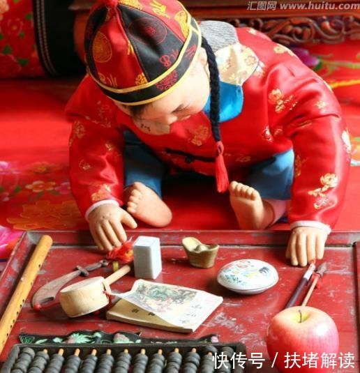 家长|女儿百日宴“抓周”,一把抓住“饱腹之物”,宝妈羞愧:真没脸看