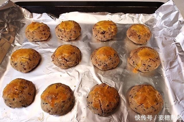 别冷落了你家的烤箱，试试这个小糕点，香酥掉渣，很适合新手做