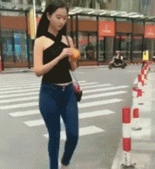 |搞笑GIF：这场拔河比赛我已经尽力，赢不了就是你们的原因了