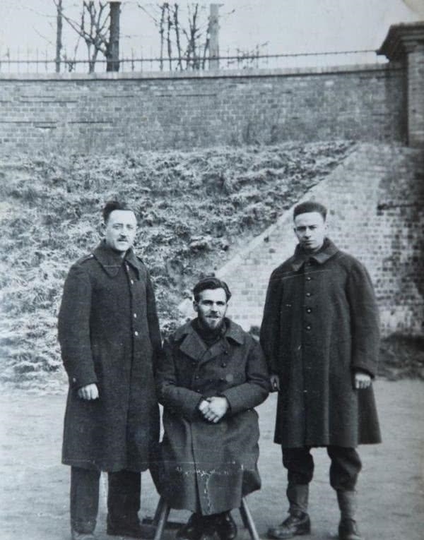 照片|为了和照片上这个姑娘约会: 一个士兵从纳粹战俘营越狱了200次