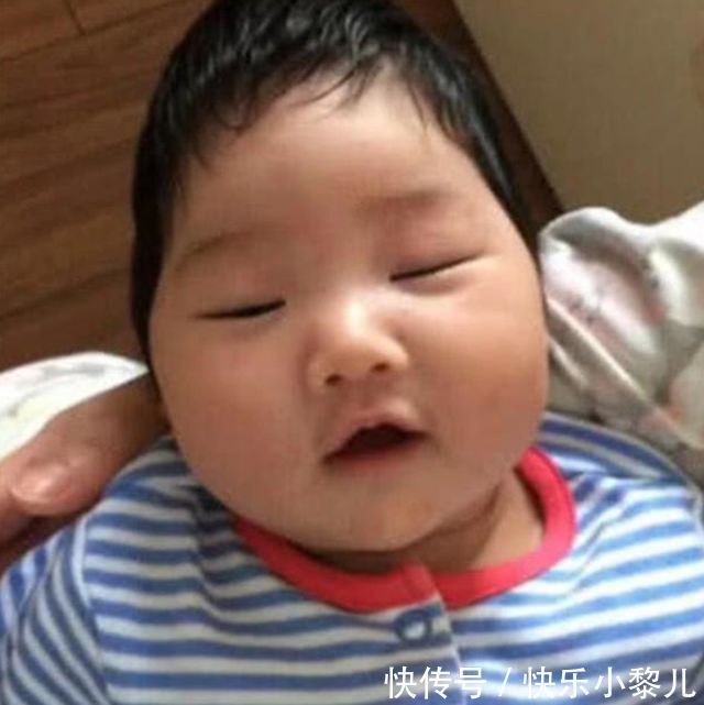 孩子|妈妈晒女儿的婴儿照和5岁近照，网友难以淡定：这真是同一个娃吗