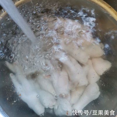 鲜美|#不容错过的鲜美滋味#红烧鸡爪加干豆腐结