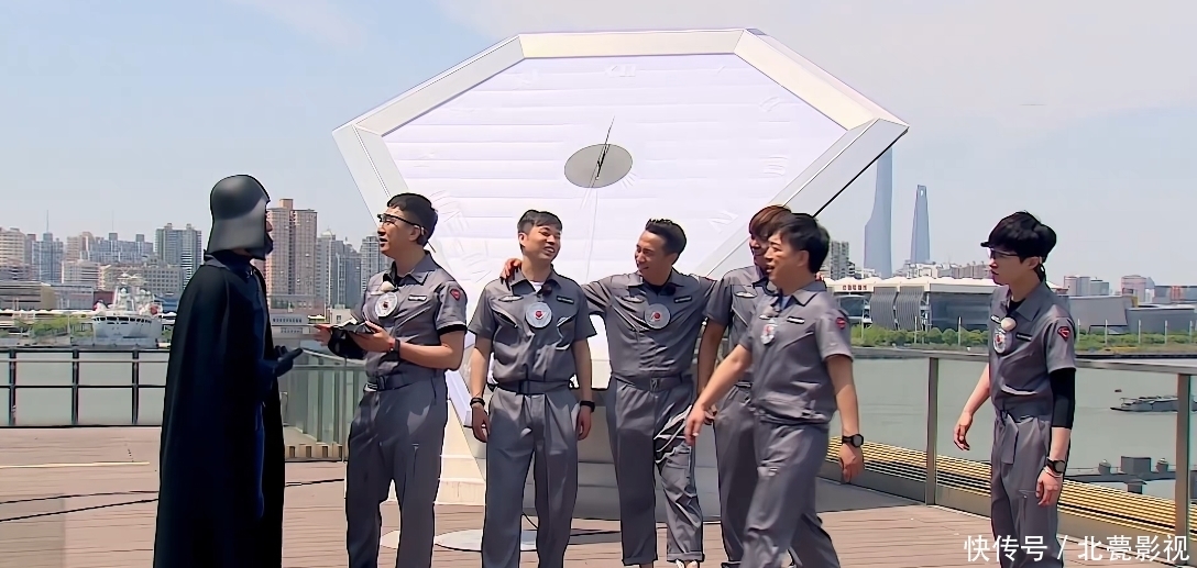 综艺 “极挑男人帮”再聚首制作综艺,导演人选确定严敏,王迅处境尴尬