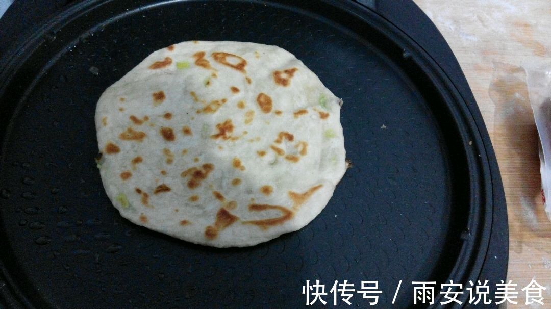 千层葱油薄饼家庭做法，美味好吃，营养健康