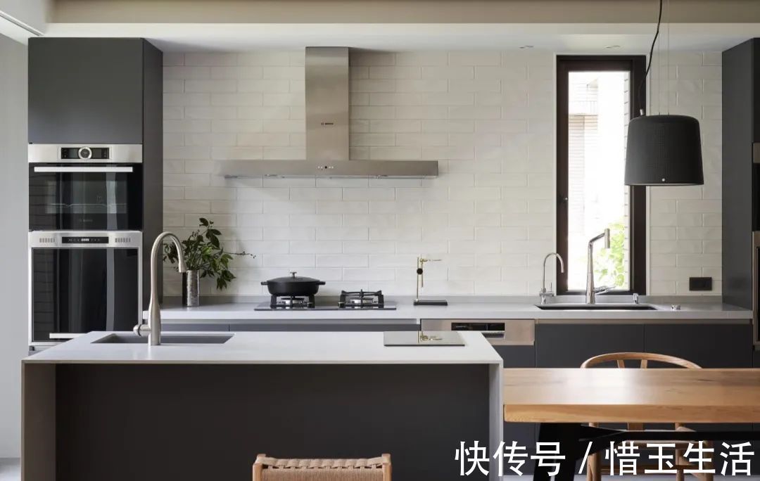 次卧床头墙|90㎡现代简约,开放式的客餐厨,取消沙发的设计,宽敞舒适大气