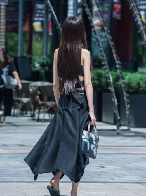 高度|淑女与性感风并存,小姐姐简约穿搭,美出新高度