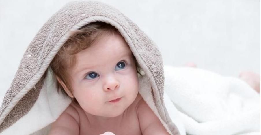 入睡|宝宝频繁夜醒?培养宝宝一个能力很关键,父母学会了孩子睡整夜