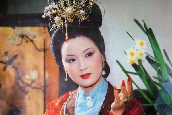 王夫人|袭人借了谁的势,敢跟老祖宗拿大?王熙凤和贾母唱双簧;永难翻身