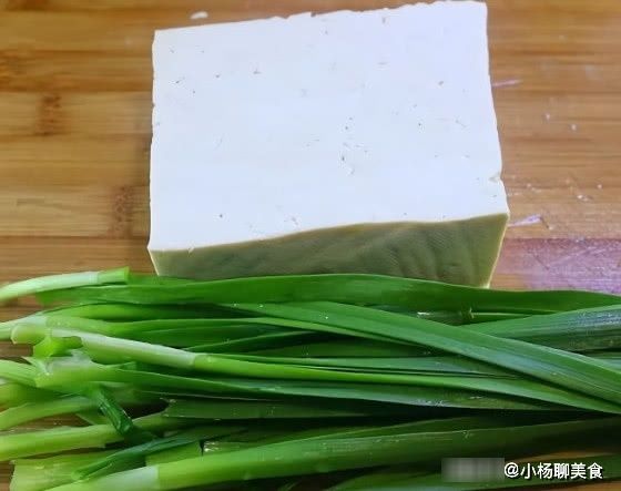 豆腐|炒豆腐加一把它，洗肠又刮油，排黑色臭便，5块钱成本，小肚子变