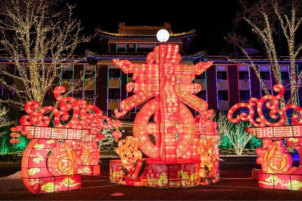 北京延庆龙庆峡冰灯冰雪季，来啦！冬奥主题亮相，墩墩雪塑竞风流！