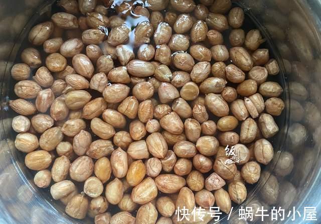 炸花生米，不要直接下油锅，先做这一步，不糊锅，不回软，更酥脆