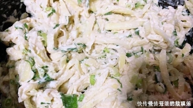 我家用土豆做它,上锅一蒸,松软入味,两天必做一次,老妈特爱吃