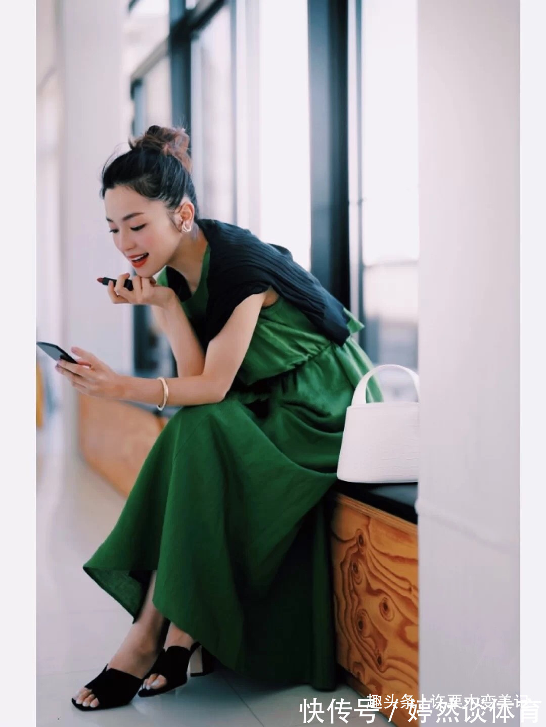 高级感 奔四奔五的女人,不管裙子裤子少穿这5种颜色,显黑不说还很掉价