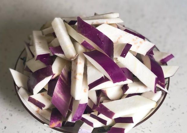 烧茄子“家庭少油”版,香味不靠油炸,全靠滋,为家人2分钟学会