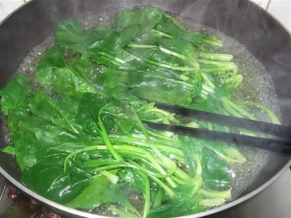 马齿苋|七旬老人吃了盘长寿菜,引发肾病,3种蔬菜自带毒素,吃前应注意