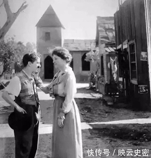 梦露|7张名人罕见合影照:戴笠、梅乐斯都在笑,梦露和英女王气质迥异