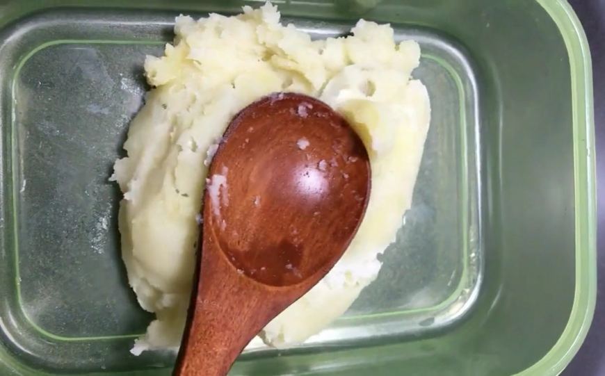 老妈用2个土豆,给我们做点心,不加一滴水,简单方便,清凉可口