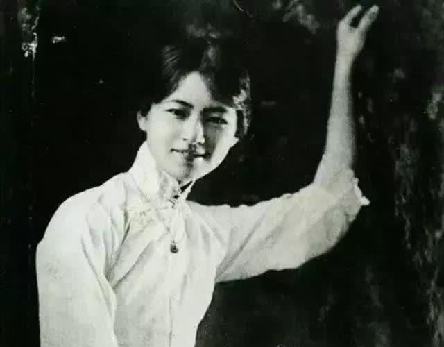 林徽因$被张爱玲讽刺,被林徽因怼,被鲁迅瞧不起,为何她们都看不惯冰心