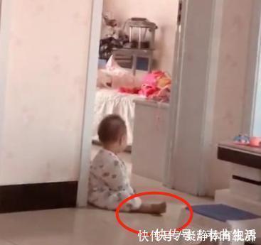 大宝|姐姐早上醒来推开门,一“肉球”堵在门口,定睛一看,感动了