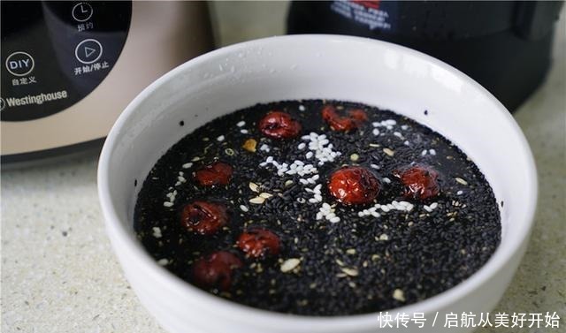 黑米|外婆每天晚上喝一碗，70多岁腿脚灵便，耳聪目明，看着像50！