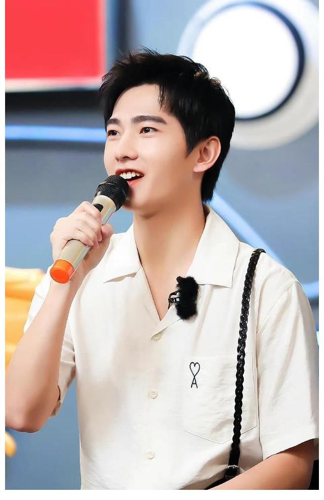 《青春環(huán)游記》喜迎楊洋，鏡頭雖少，粉絲卻很開心他終于走出來了