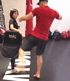 |搞笑GIF：裤子事小，脸面事大，这下以后还怎么见人？