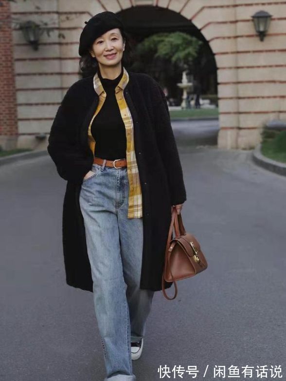 直筒裤 五六十岁女人别穿得太老土,学三木妈妈的“显贵”穿搭,超显气质