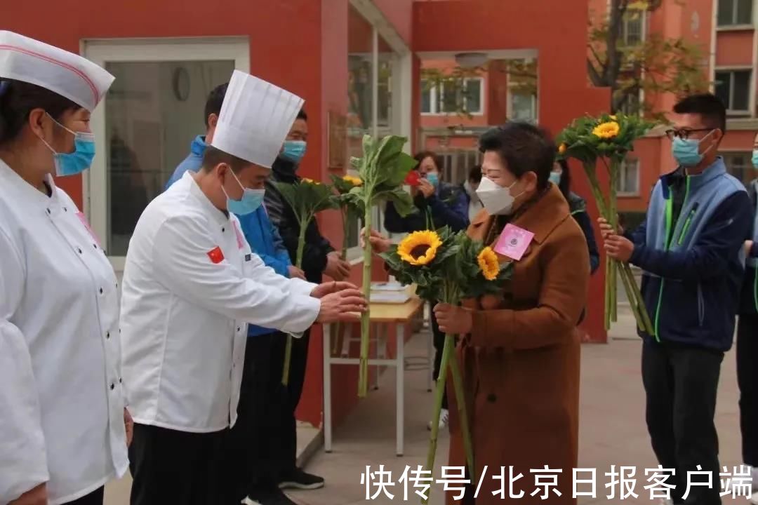 隔离|解除隔离后重返校园，怡海花园师生迎来“幸福的重逢”