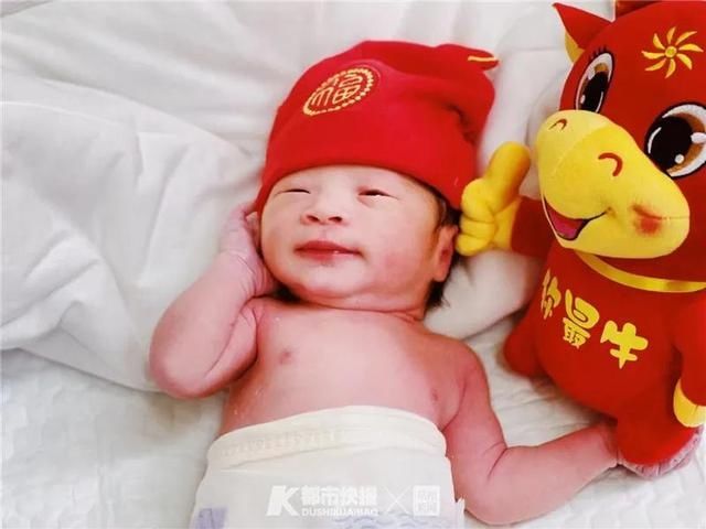 零点33分，结婚8年的他们在杭州迎来“小牛宝宝”！原本小名叫西西，最后改叫西夕