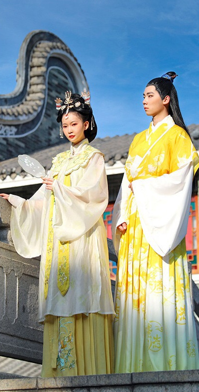 店家的设计真难理解,汉服做得奇奇怪怪,叫什么柠檬精,同袍:可以上春晚了