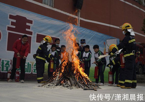 火场|震撼大片！长沙4000余名师生上演“火场逃生”