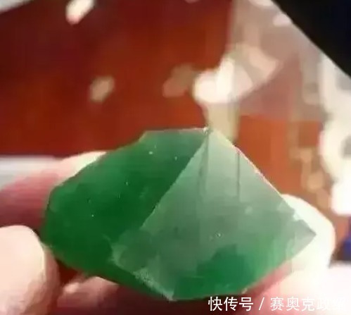 切到满是裂的原石咋整?别慌,记住这一招没准还有救