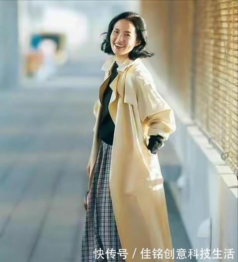 颜色 人民币配色火了!40+女性入秋穿衣就照着它搭配,温柔更显气质!