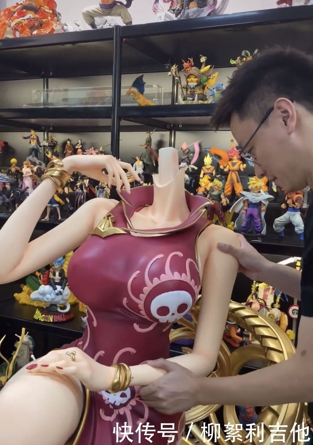 海贼王|花一年工资,买《海贼王》女帝手办是什么体验,小哥实力炫耀