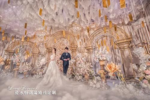 浪漫而又温馨的香槟金色+粉色系婚礼，你喜欢这种色系的搭配吗？