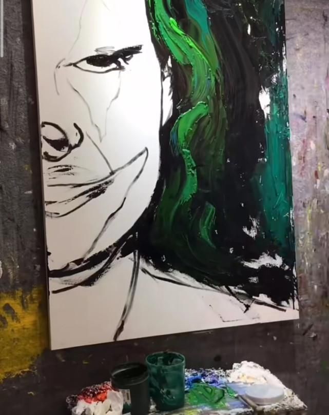 艺术品!小伙子用“拖鞋”画小丑,开始感觉真的有点丑,最后这是艺术品