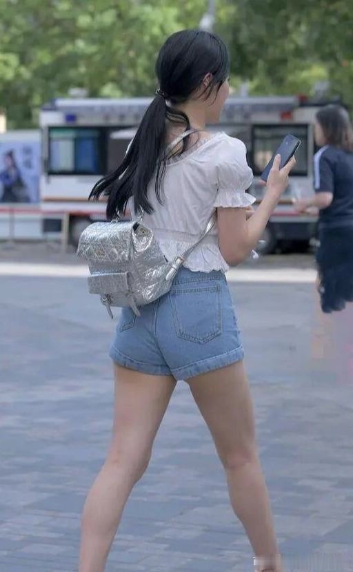 时髦|腿粗不能穿短裤扔掉你的偏见吧,只要选对了,时髦又显瘦