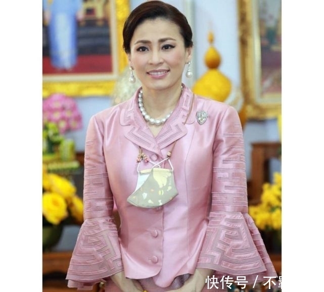 诗妮娜要升级成泰国王后啦!气质够端庄,泰王一意孤行谁劝都没用